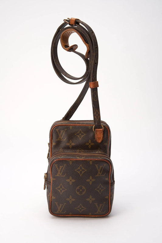 What is the best way to determine the right size of a Louis Vuitton handbag for me?