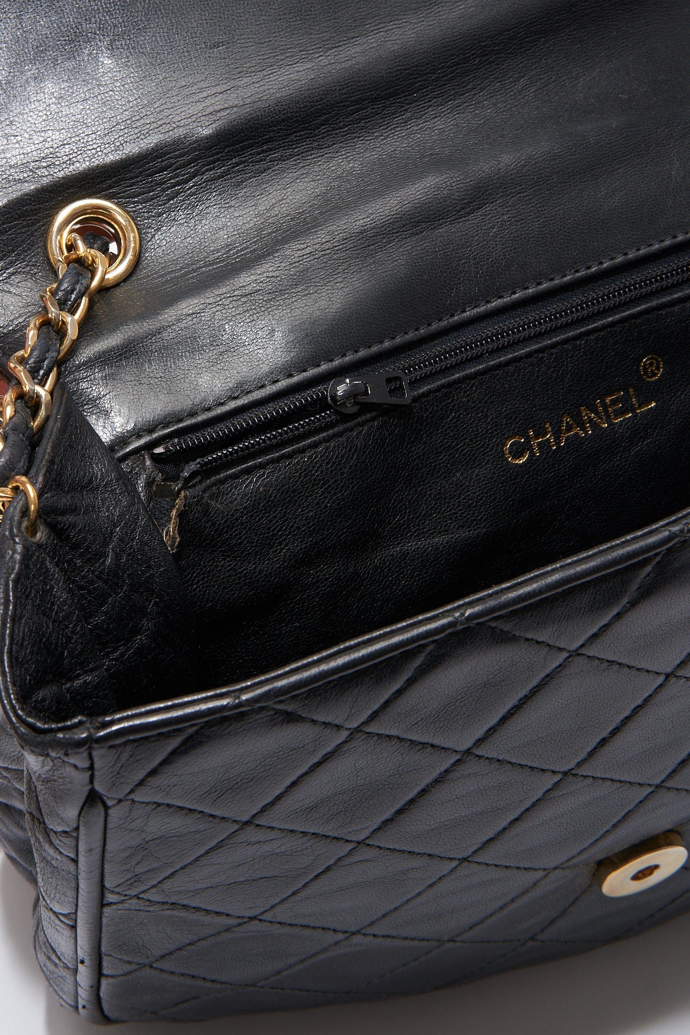 Chanel Black Quilted Lambskin Vintage Medium Classic Single Flap Bag with  Wallet Shoulder Bag in 2023