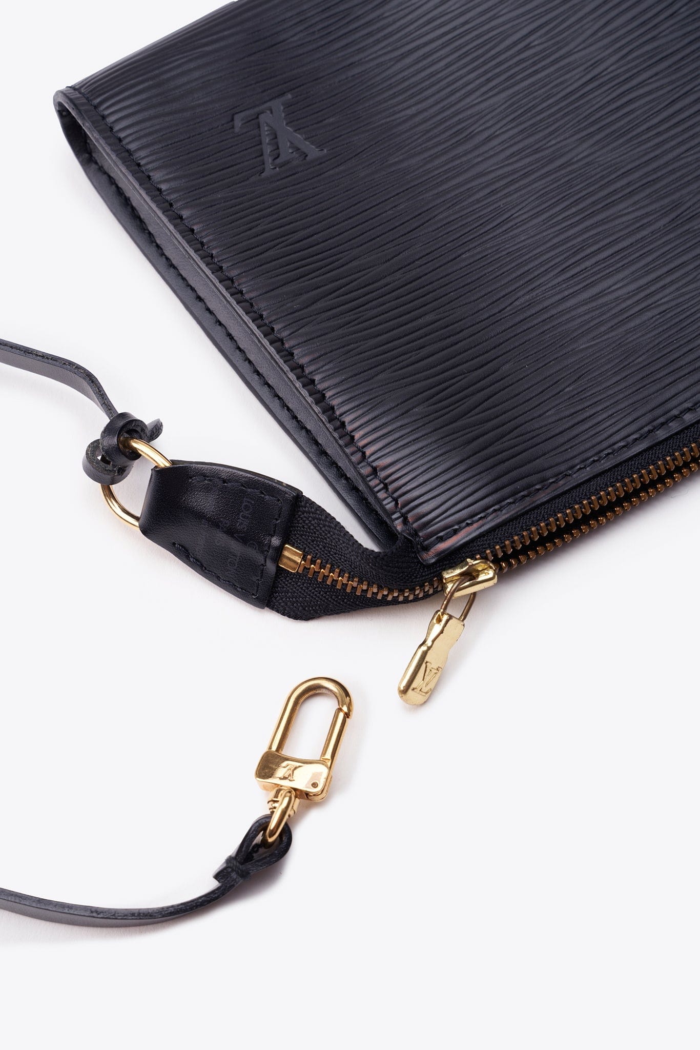 Louis Vuitton Pochette Bag In Black Epi Leather