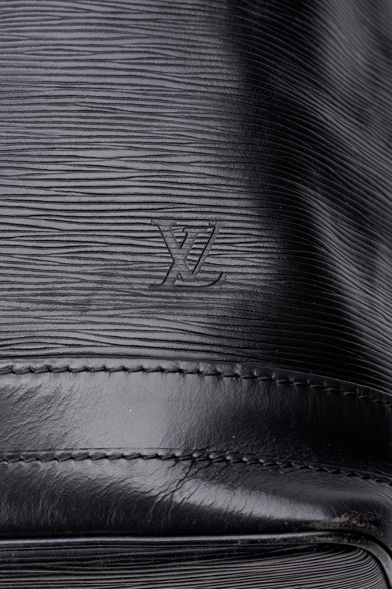 Vintage Louis Vuitton Noé Epi Leather Bucket Bag