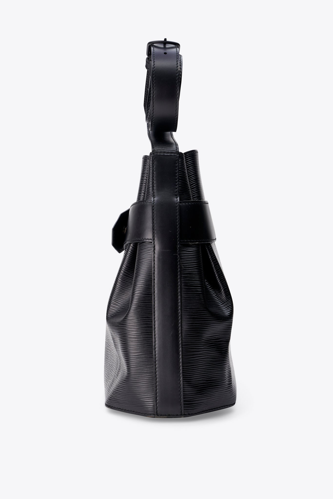 Vintage Louis Vuitton Sac D'Épaule in Black Epi leather – The Hosta