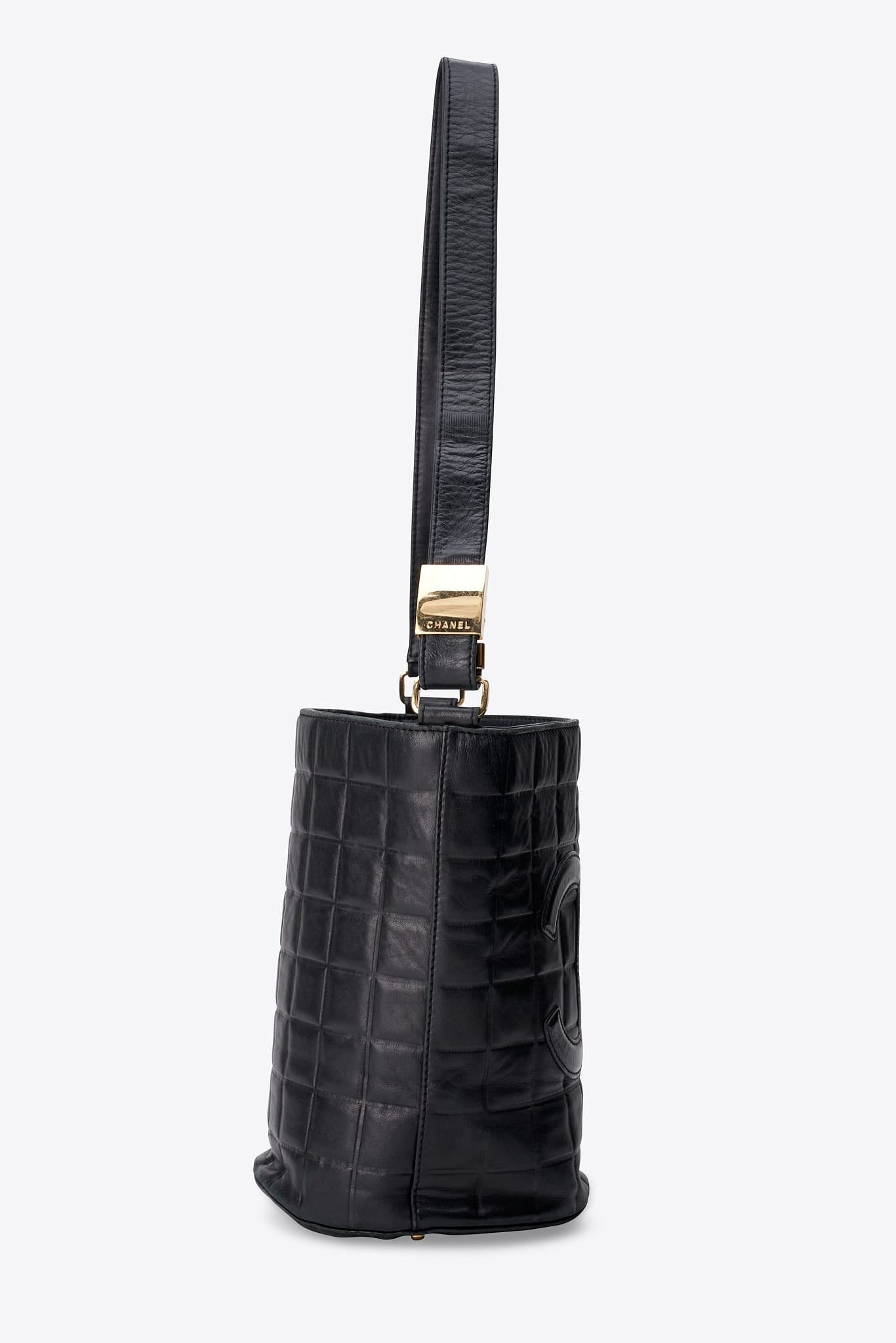 Vintage Chanel Black Lambskin Bucket Bag with CC Logo – The Hosta