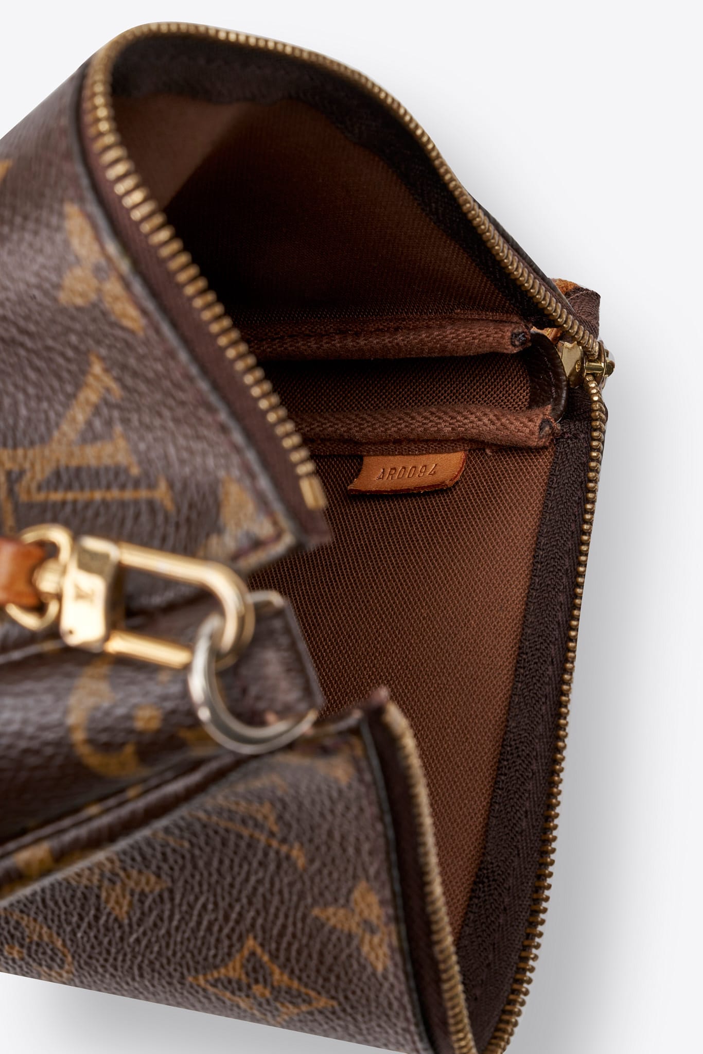 Vintage Louis Vuitton Pochette Monogram Canvas – The Hosta