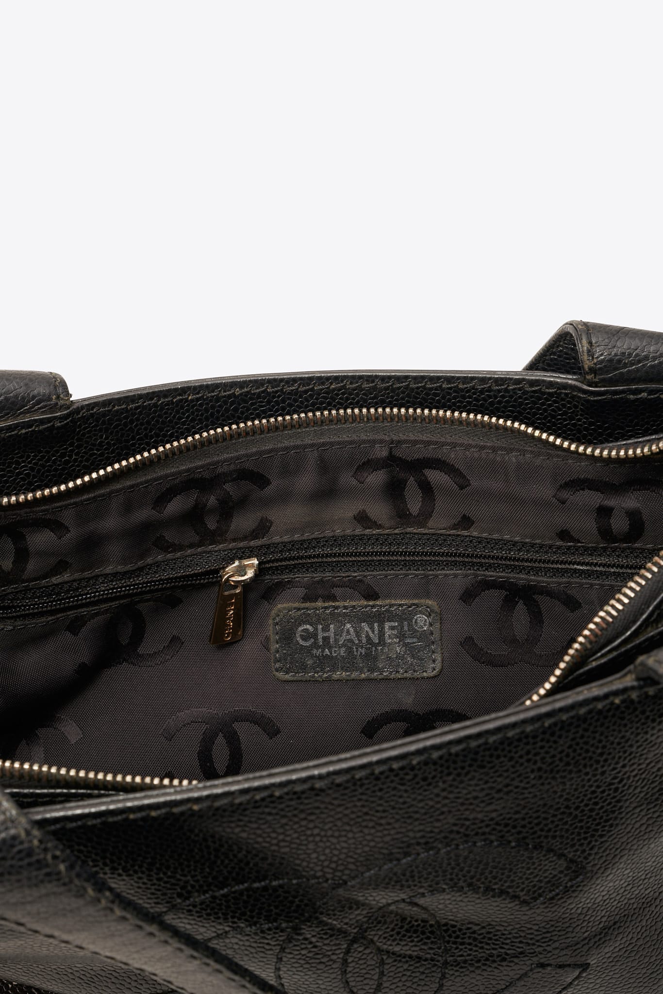 Vintage Chanel Caviar Leather Shoulder Bag with Wood Effect Perspex Puller