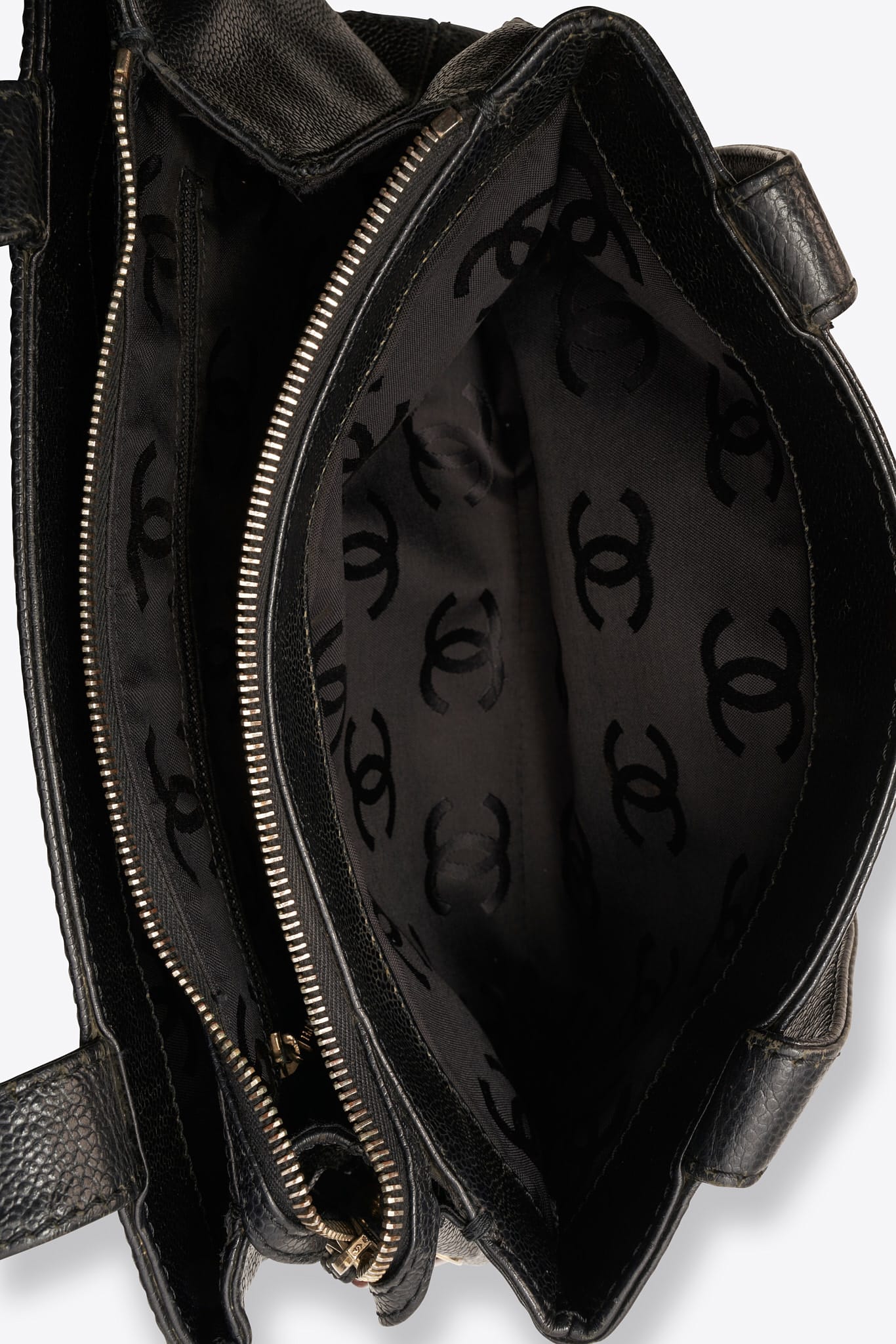 Vintage Chanel Caviar Leather Shoulder Bag with Wood Effect Perspex Puller