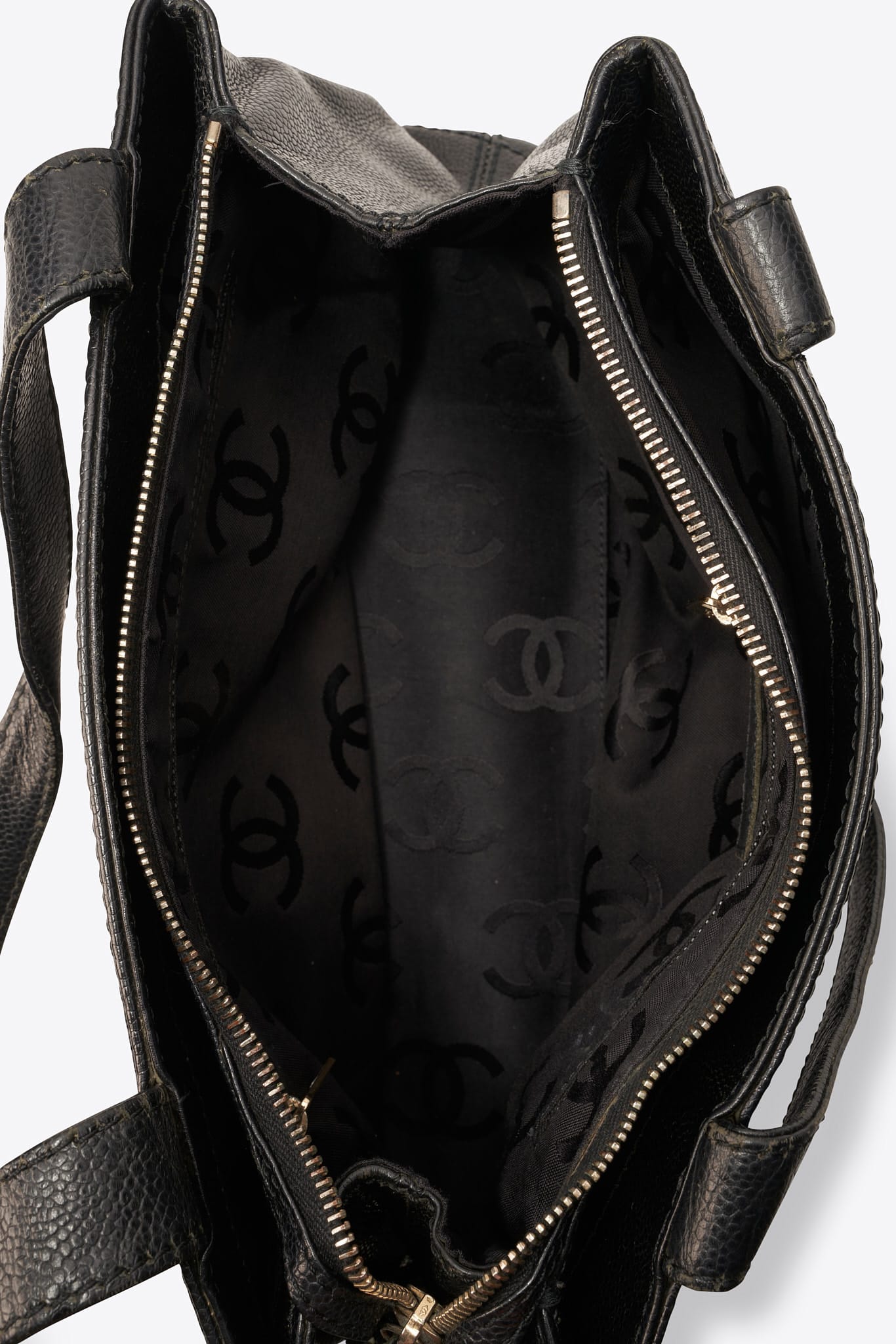 Vintage Chanel Caviar Leather Shoulder Bag with Wood Effect Perspex Puller