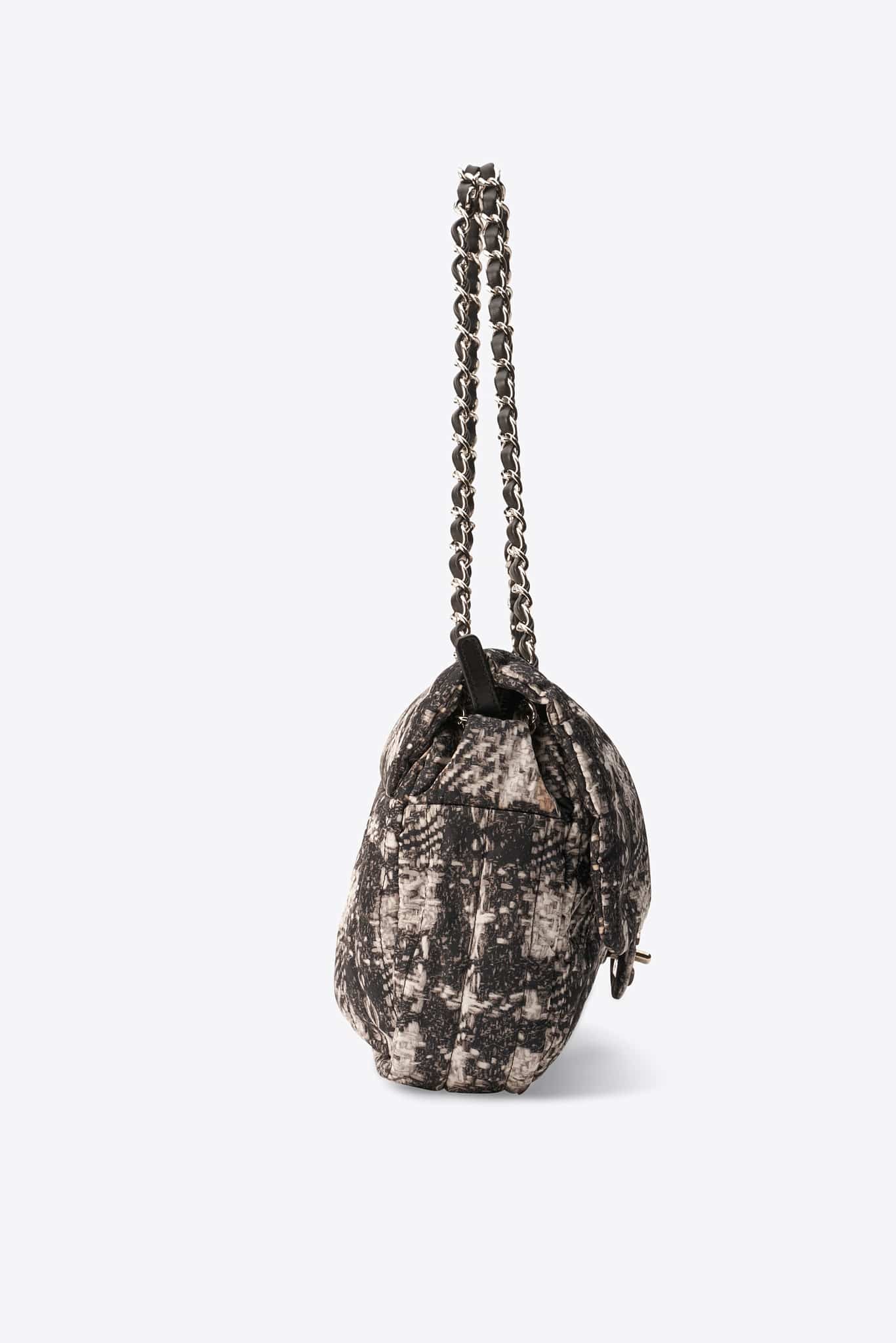 Vintage Chanel Svart läderkopplingspåse med 24k guldpläterad hårdvara