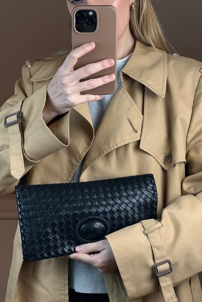 Vintage Bottega Veneta Clutch Bag in Black Intrecciato Leather