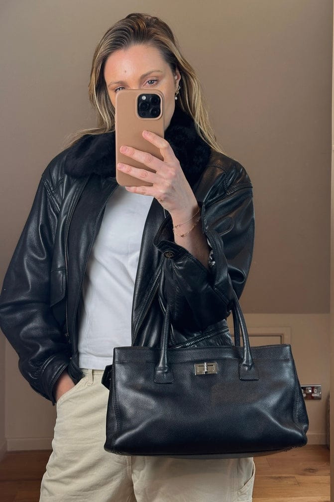 Bolso tote de cuero negro Chanel Executive Caviar vintage