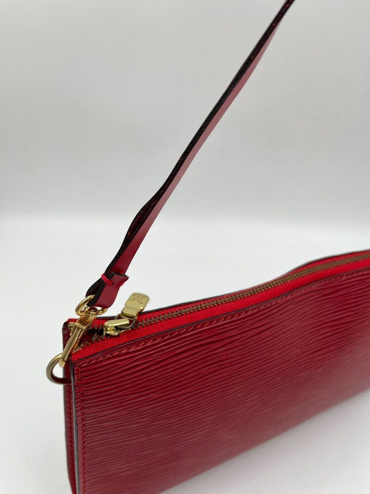 Pre-Owned Louis Vuitton Pochette Coussin Red & Blue Lambskin Chain Bag – AV  Luxury