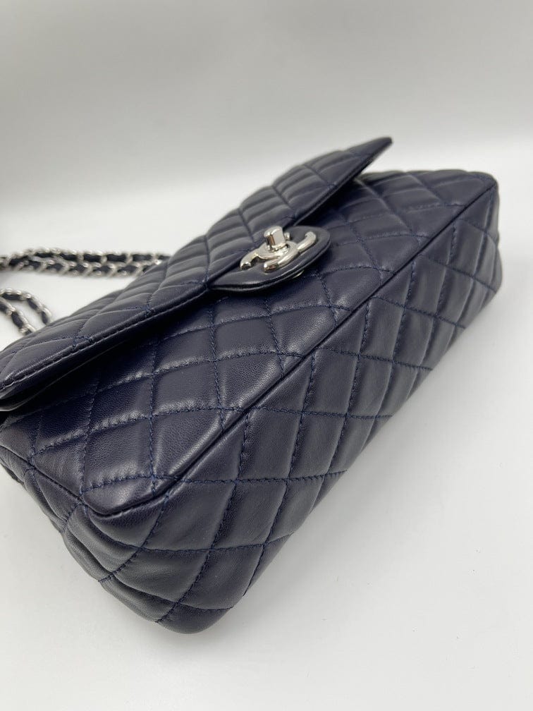 Vintage Navy Chanel Flap Bag – The Hosta