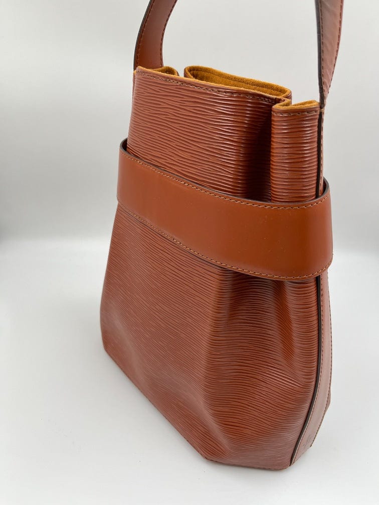 Louis Vuitton Vintage Epi Leather Sac D'epaule PM Shoulder Bag (SHF-20 –  LuxeDH