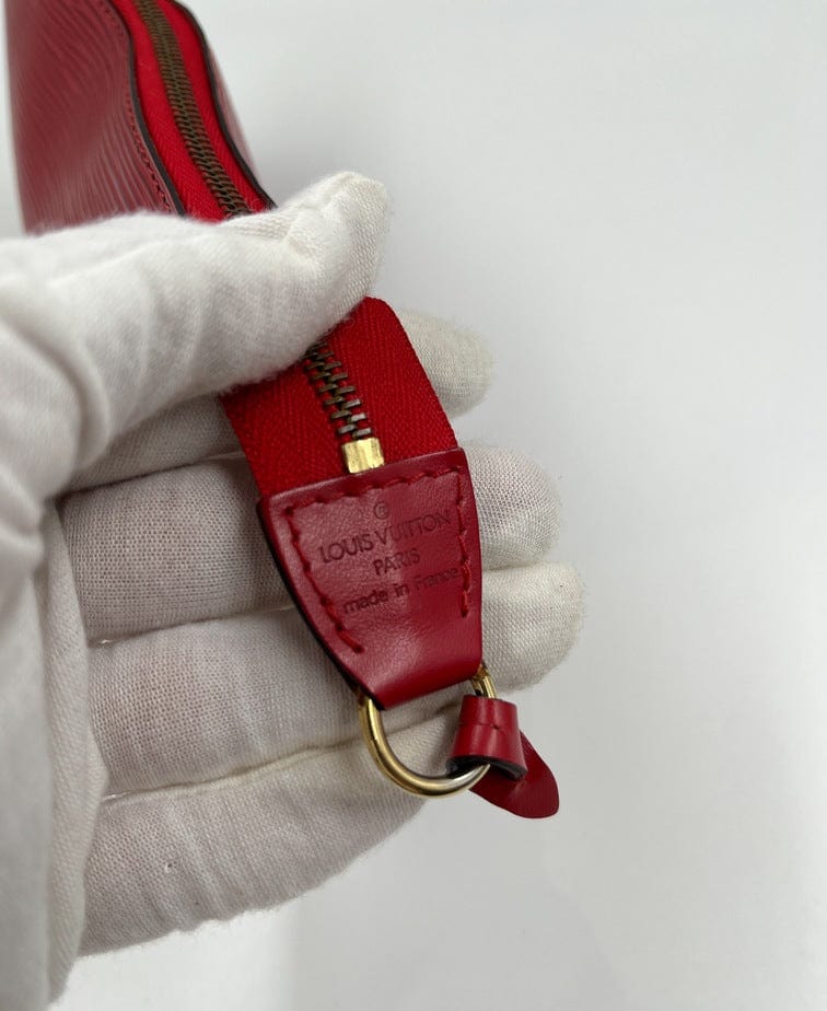 Louis Vuitton Epi Leather Round Pochette (SHF-9AGMrJ) – LuxeDH