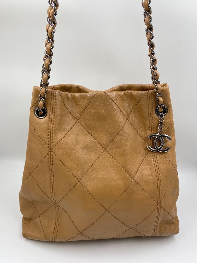Chanel Tote Bag w Chain Handles