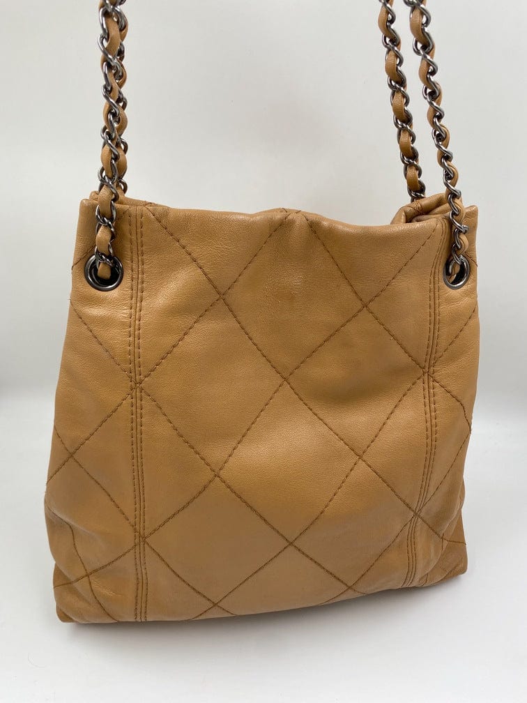 Chanel Tote Bag w Chain Handles