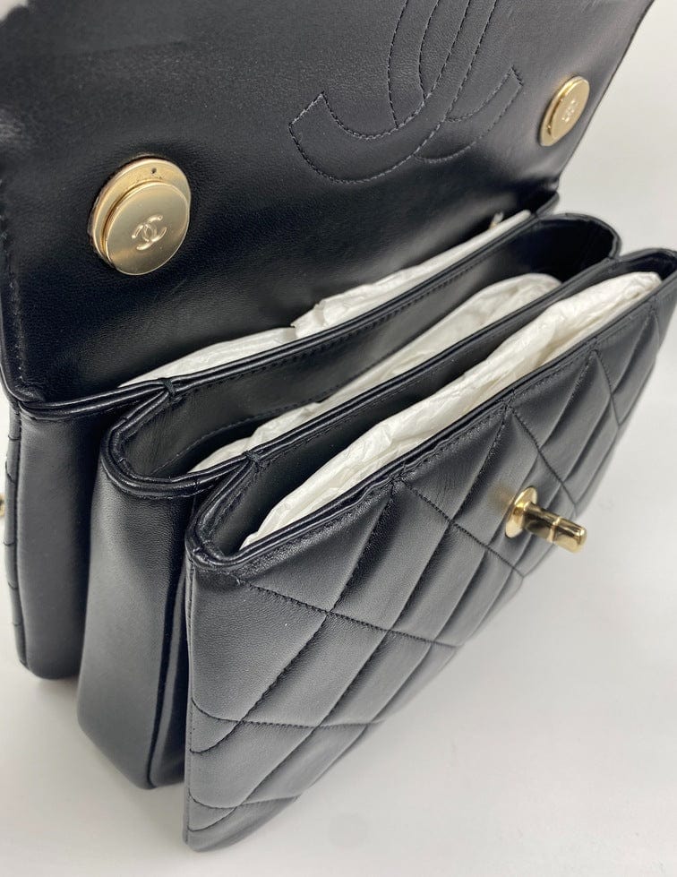 Chanel Crave Cc medium flag bag, Women's Fashion, Bags & Wallets