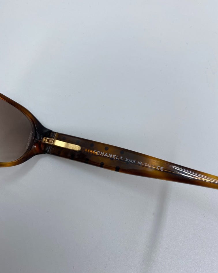 Chanel Sunglasses Golden Metal ref.273939 - Joli Closet