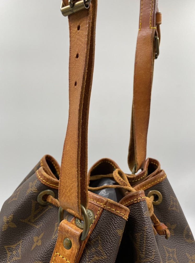 Louis Vuitton Sac d'épaule Petit Bag – The Hosta