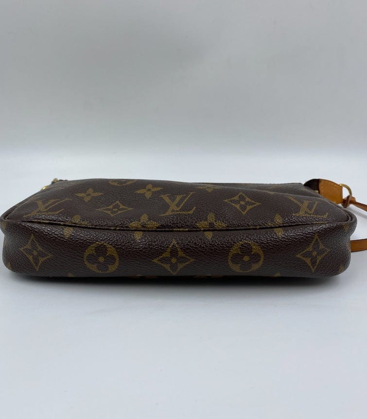 Louis Vuitton 2019 pre-owned Shadow Discovery Pochette bag - ShopStyle